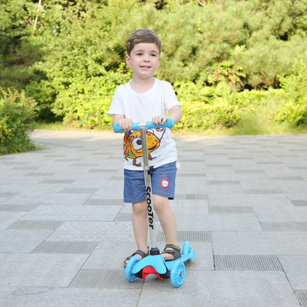 Kids Scooter 4 Adjustable Height Extra-Wide Deck with Brake & 3 PU Flashing Whee